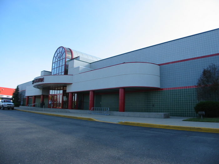 AMC Holland 8 - Sept 2002 (newer photo)